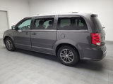 Used 2017 Dodge Grand Caravan SXT image 3