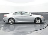 Used 2018 Toyota Camry LE image 2