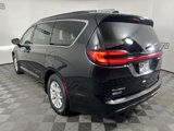 Used 2022 Chrysler Pacifica Touring-L image 4
