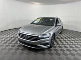 Used 2019 Volkswagen Jetta SE w/ Cold Weather Package image 2