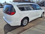 Used 2022 Chrysler Pacifica Touring-L image 6