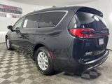 Used 2021 Chrysler Pacifica Touring-L image 5