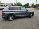 Used 2018 Volkswagen Tiguan SE image 2