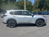 Used 2024 Nissan Rogue SV image 4