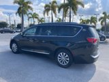 Used 2018 Chrysler Pacifica Touring-L image 4