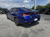 Used 2023 Hyundai Elantra SEL w/ Convenience Package image 3