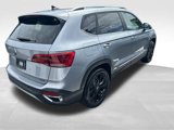 Certified 2022 Volkswagen Taos SE w/ Panoramic Sunroof Package image 6