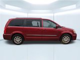 Used 2014 Chrysler Town & Country Touring image 5