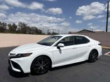 Used 2022 Toyota Camry SE image 2