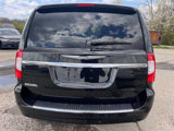 Used 2013 Chrysler Town & Country Touring image 5