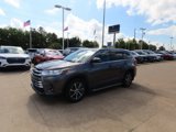 Used 2017 Toyota Highlander XLE image 2