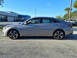 Certified 2023 Hyundai Elantra Limited w/ Preferred Accessory Package image 4