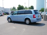 Used 2013 Chrysler Town & Country Touring image 5
