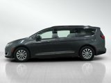 Used 2018 Chrysler Pacifica Touring-L Plus image 2