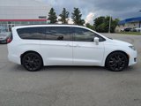 Used 2020 Chrysler Pacifica Touring-L image 3