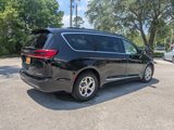 Used 2023 Chrysler Pacifica Limited image 3