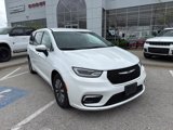 Used 2023 Chrysler Pacifica Touring-L image 2