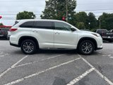 Used 2017 Toyota Highlander XLE image 4