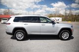 Used 2023 Jeep Grand Cherokee L Laredo image 2