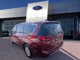 Used 2023 Chrysler Pacifica Touring-L image 2