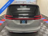 Used 2022 Chrysler Pacifica Touring-L image 5