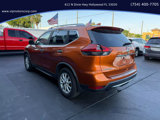 Used 2017 Nissan Rogue SV w/ SV Premium Package image 2