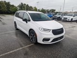 New 2024 Chrysler Pacifica Limited w/ Uconnect Theater Family Group image 6
