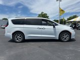 Used 2023 Chrysler Pacifica Limited image 5