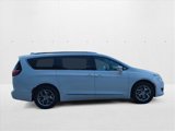 Used 2017 Chrysler Pacifica Limited w/ UConnect Theater Package image 4