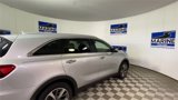 Used 2019 Kia Sorento EX image 2