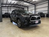 Used 2020 Toyota Highlander XLE image 3