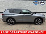 Used 2023 Mitsubishi Outlander SE image 2