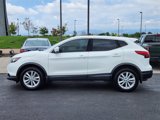 Used 2017 Nissan Rogue Sport S image 2