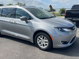 Used 2020 Chrysler Pacifica Touring-L image 3
