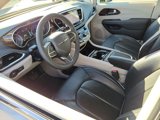 Used 2024 Chrysler Pacifica Limited image 5