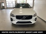 Used 2022 Volvo XC60 B5 Momentum image 2