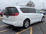 Used 2022 Chrysler Pacifica Touring-L image 3