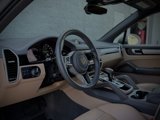 Certified 2023 Porsche Cayenne Platinum Edition image 4