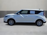 Used 2023 Kia Soul LX w/ LX Technology Package image 2