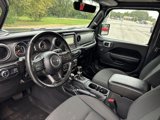Used 2023 Jeep Gladiator Sport image 4