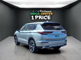 Used 2023 Mitsubishi Outlander SE image 2