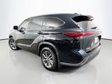 Used 2021 Toyota Highlander XLE image 5