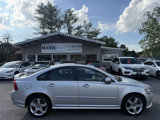 Used 2010 Volvo S40 T5 R-Design image 2
