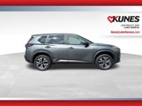 Used 2023 Nissan Rogue SV image 3