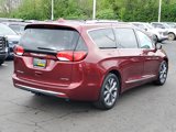 Used 2017 Chrysler Pacifica Limited image 4