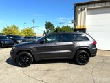 Used 2017 Jeep Grand Cherokee Altitude image 2