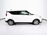 Used 2022 Kia Soul LX image 2