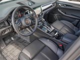 Certified 2024 Porsche Macan image 4