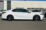 Used 2022 Toyota Camry SE image 3