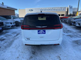 Used 2023 Chrysler Pacifica Touring-L image 6